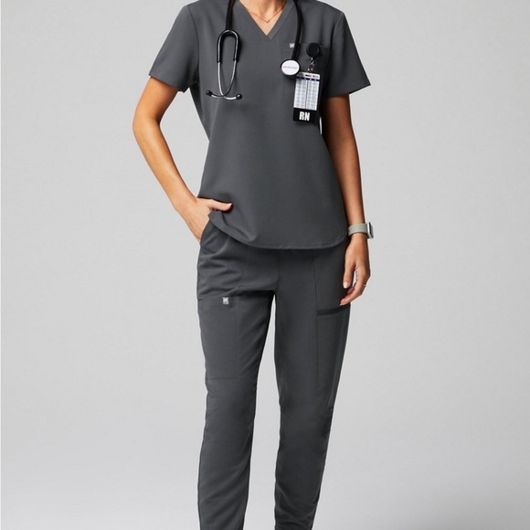 Fabletics Scrub Set - Picture 6 of 6